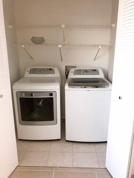 Building Photo - 2866 S University Dr