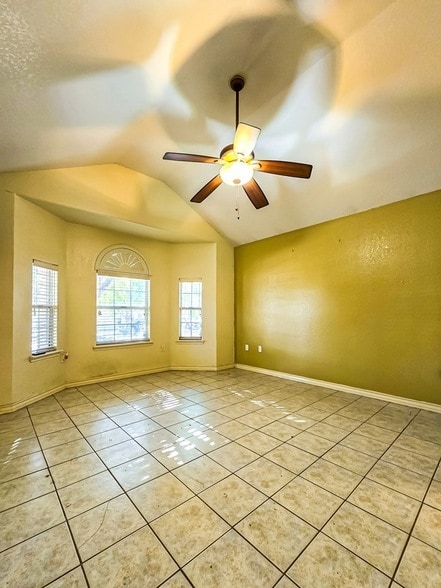 Building Photo - 1438 Timber Valley Dr
