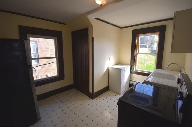 Building Photo - 662 Spruce St