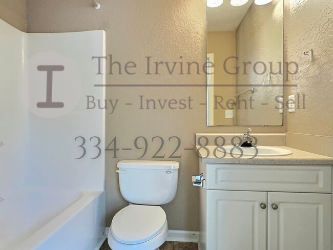 Building Photo - 3 bed 2.5 bath