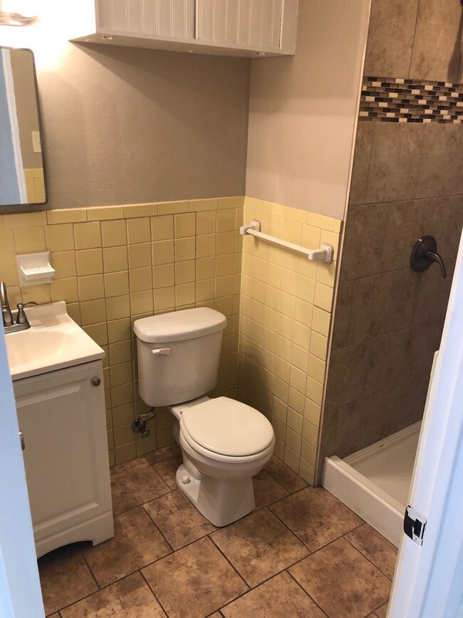 Building Photo - Coming soon! Bright and Spacious 4 Bedroom...
