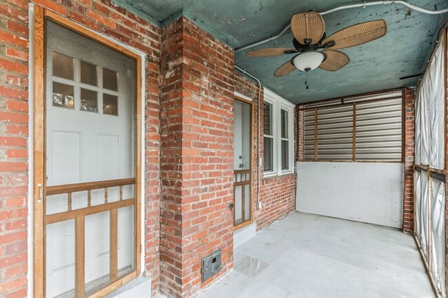 Building Photo - Wonderful! 2BR/1bth home in Columbia Heights. Nice Yard & Parking!!!