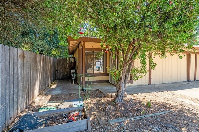 Building Photo - 4830 Suncrest Way