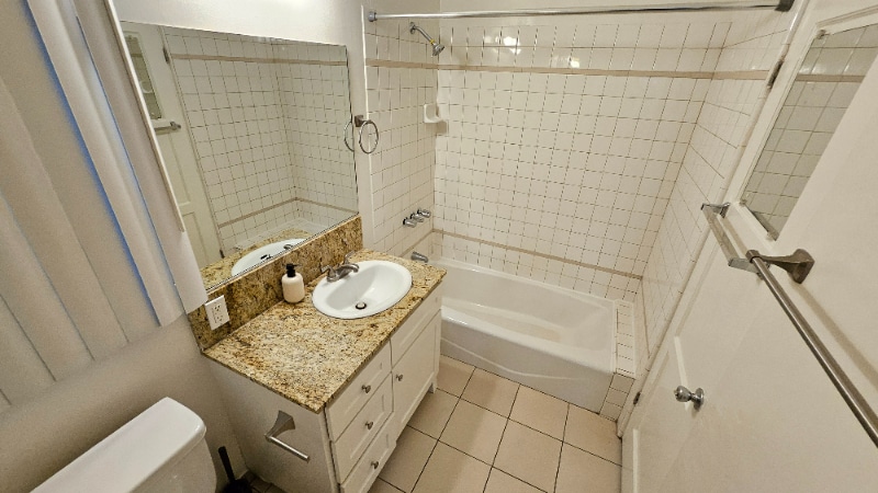 Building Photo - 519 N Gardner St