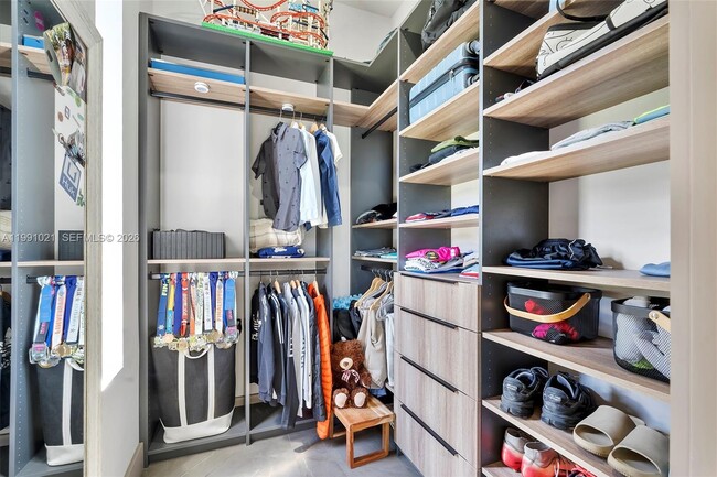 Building Photo - 2215 NE 19th St