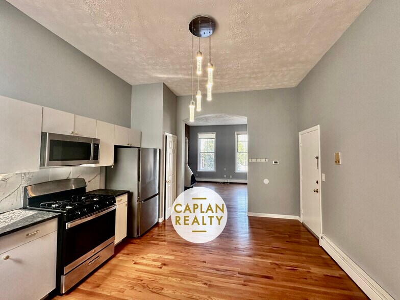 Building Photo - 46 Warren St