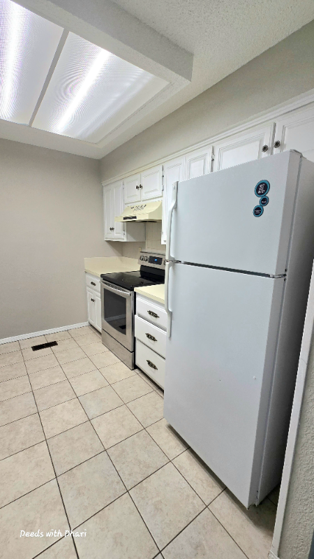 Building Photo - 25 Estes Dr