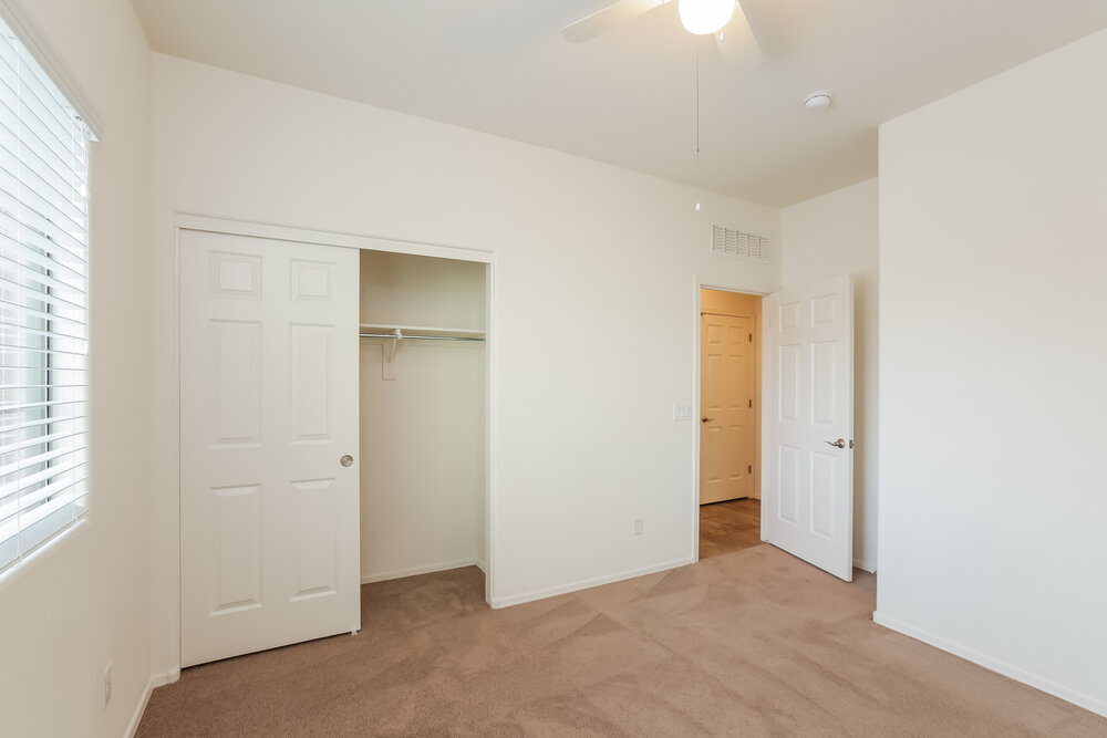 Building Photo - 4945 W Fawn Dr