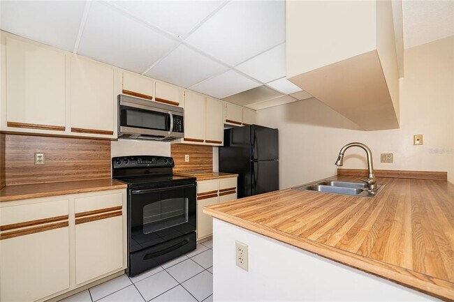 Building Photo - 5258 Coral Ct