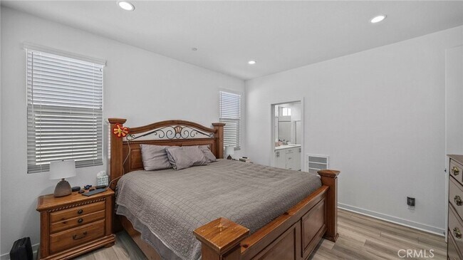 Building Photo - 16282 Meadowhouse Ave