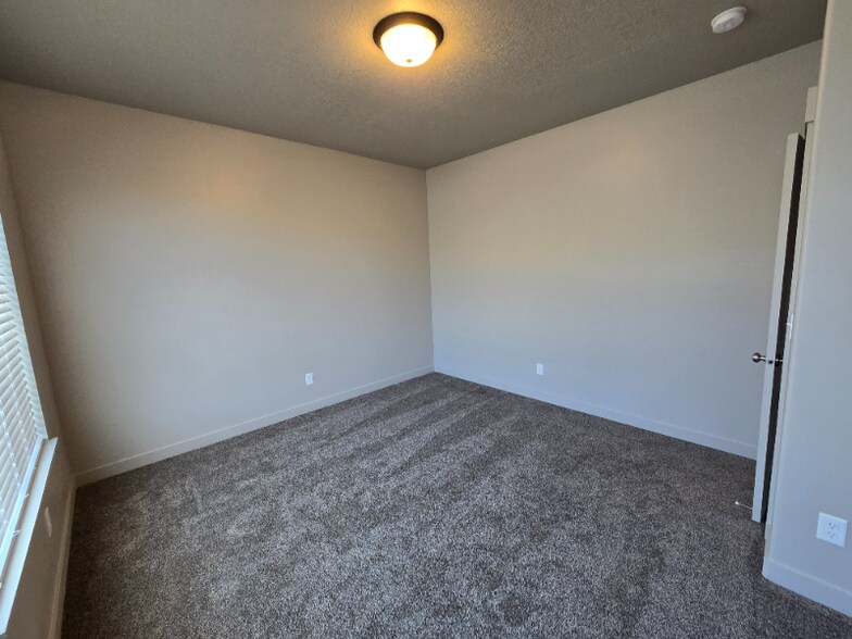 Building Photo - 3813 Ogden Ave