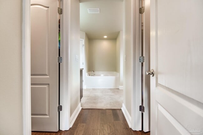 Building Photo - 5202 English Oak Dr