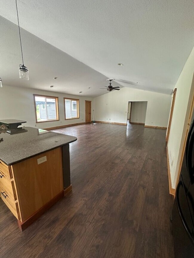 Building Photo - 4 Bed, 2 bath Single Family Home - Pillager