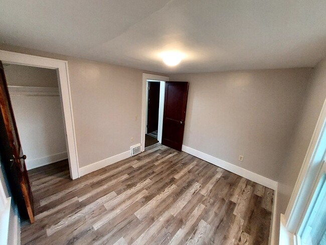 Building Photo - Welcome to your new home! 2 bed 1 bath single family house