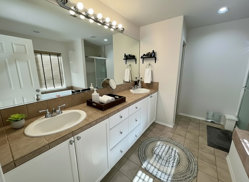 Building Photo - 5906 NE Skipton St