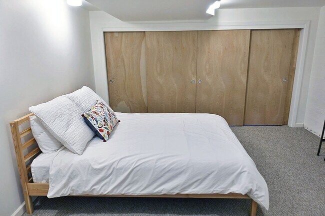 Building Photo - Hillsdale Ranch