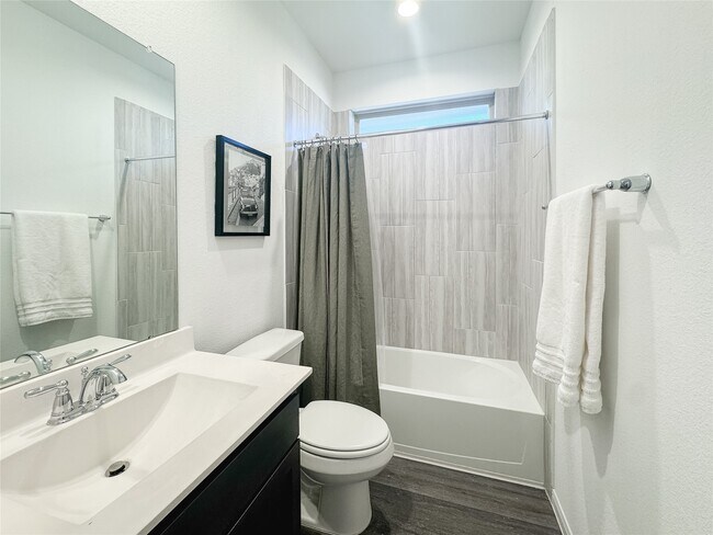 Building Photo - 519 Newcomb Holw Dr