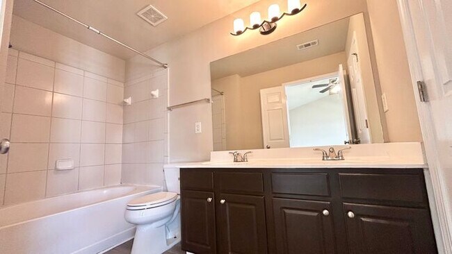 Building Photo - Gorgeous Alpharetta Townhouse! 3 Bedrooms/2.5 Bathrooms, Hardwoods, End Unit!