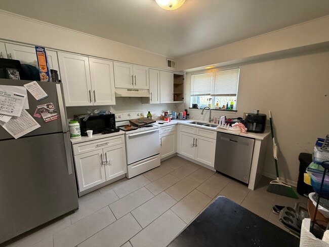 Building Photo - 1703 W Mansard Ln