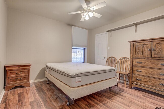 Building Photo - 16744 Overland Stage Dr