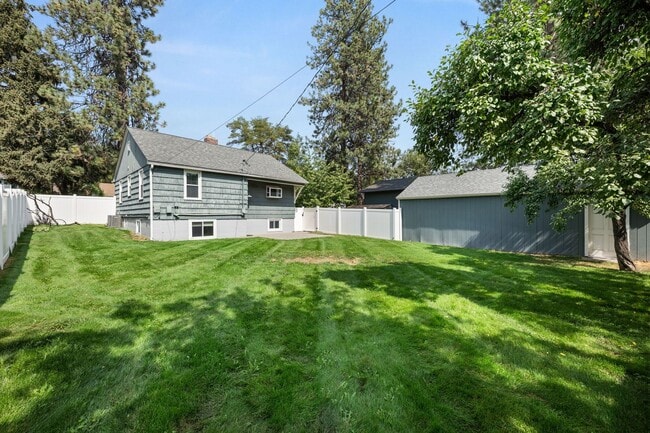 Building Photo - 3312 E 36th Ave