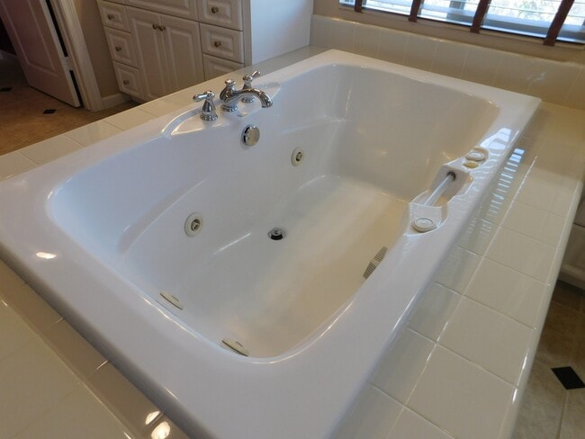 Building Photo - 2750 Dove Tail Dr