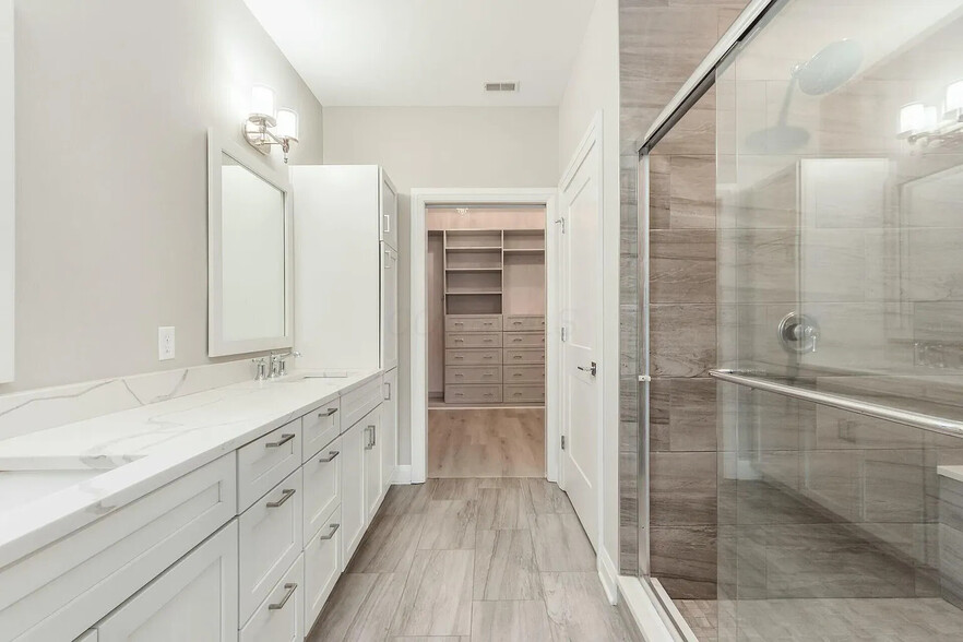 Master Bathroom - 751 N 6th St