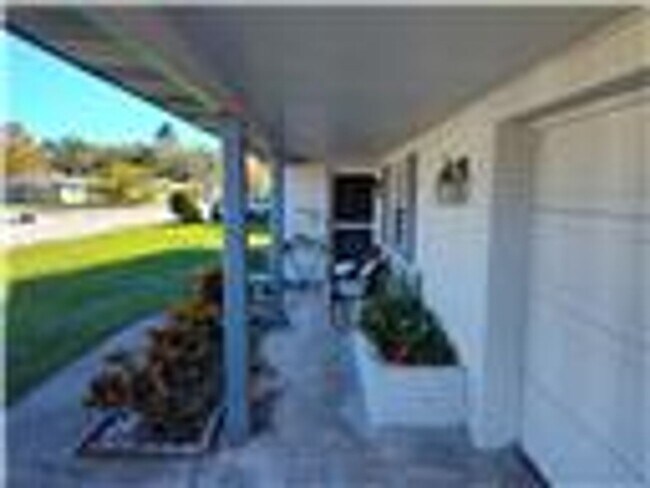 Building Photo - 2/1.5/1 New Port Richey