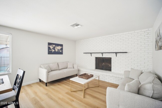 Building Photo - 6123 W Karen Lee Ln