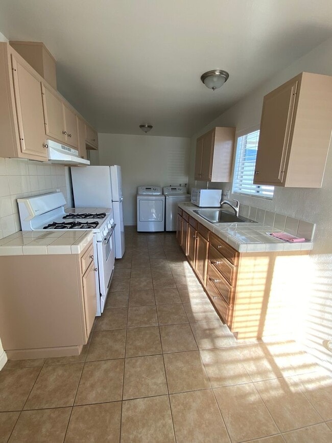 Building Photo - 55+ Community!! Adorable 2 bed 1 bath in t...