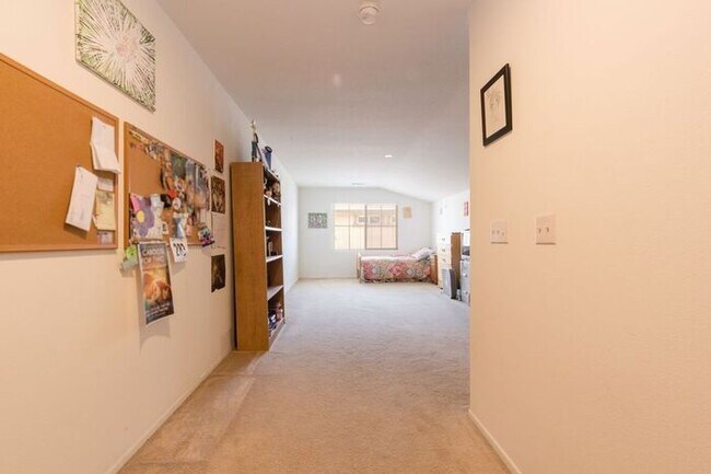 Building Photo - 4 Bed Home for Rent Palmdale CA 93551