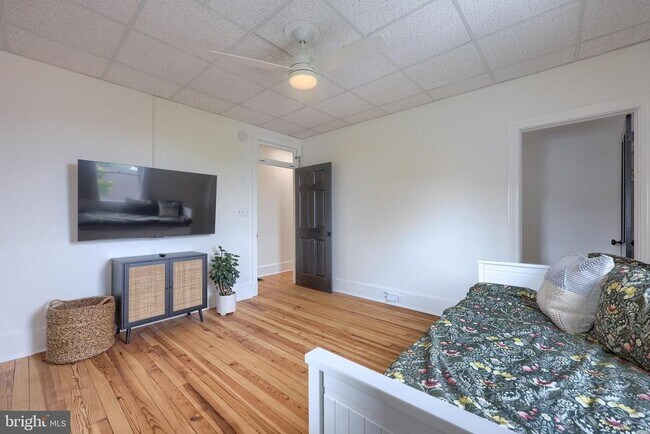 Building Photo - 136 E Harrisburg Ave