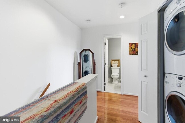 Building Photo - 122 W Henrietta St