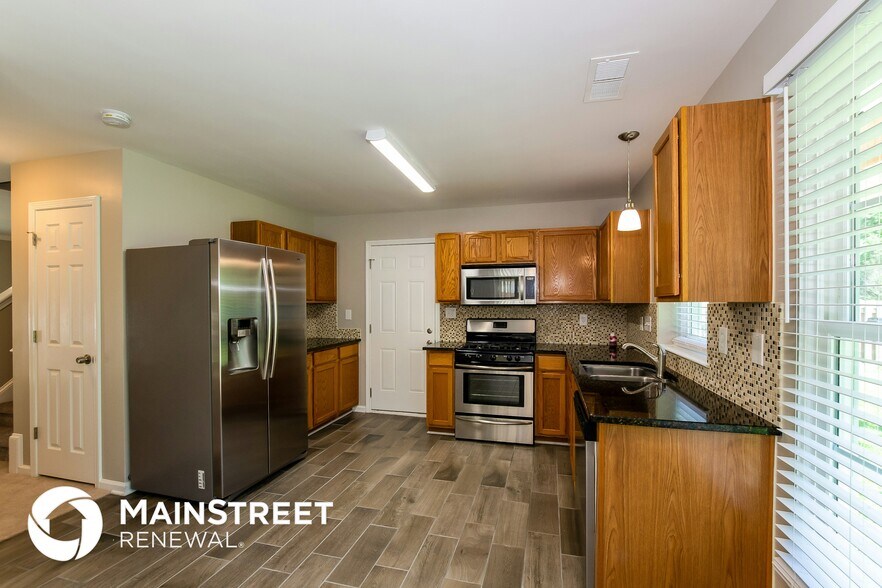 Building Photo - 8008 Leisure Ln