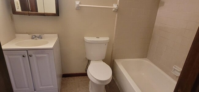 Building Photo - 306 White Dr