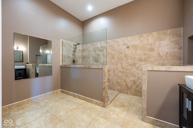 Building Photo - 12 E Washington St