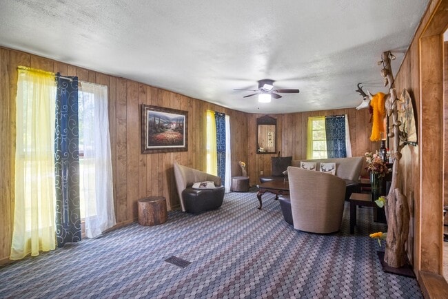 Building Photo - 465 Pecan