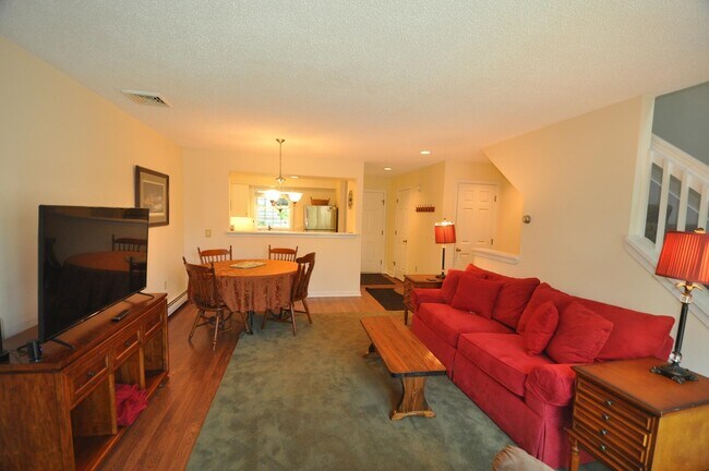 Building Photo - 181 Riverside Townhouses Rd