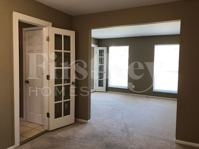 Building Photo - 16727 N Fork Ridge Dr
