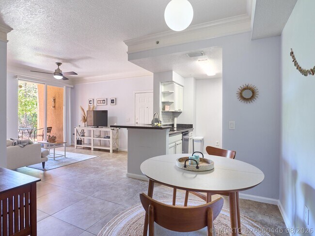 Building Photo - 1108 Myrtlewood Cir E