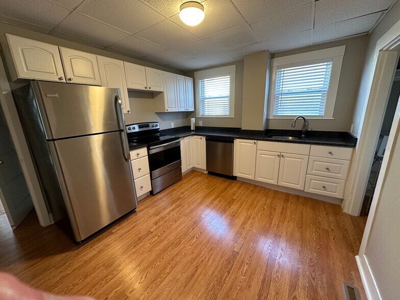 Primary Photo - 11 Crescent Ave