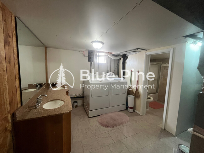 Building Photo - 1652 Austin Ave