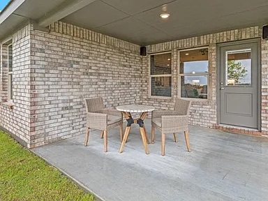 Building Photo - 1337 Elmwood Dr