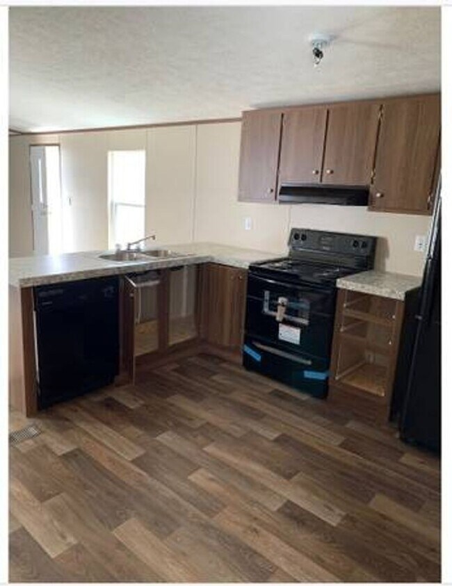 Building Photo - 2 BD/2 BA Trailer Home $1450 Pet Friendly and Students Welcome with Co-Signers