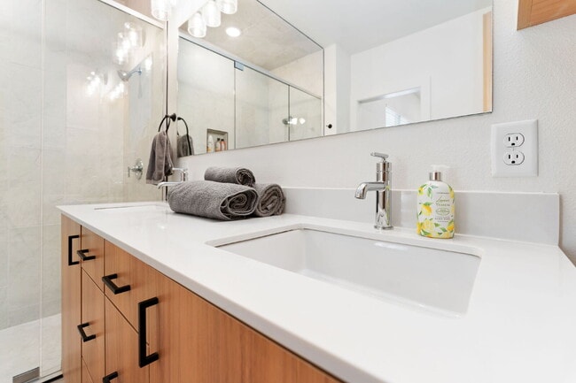 Building Photo - Pre-Leasing Fall of 2026!! Luxury Homes!!