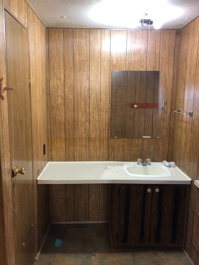 Building Photo - Trailer house; 3 bed, 2 bath