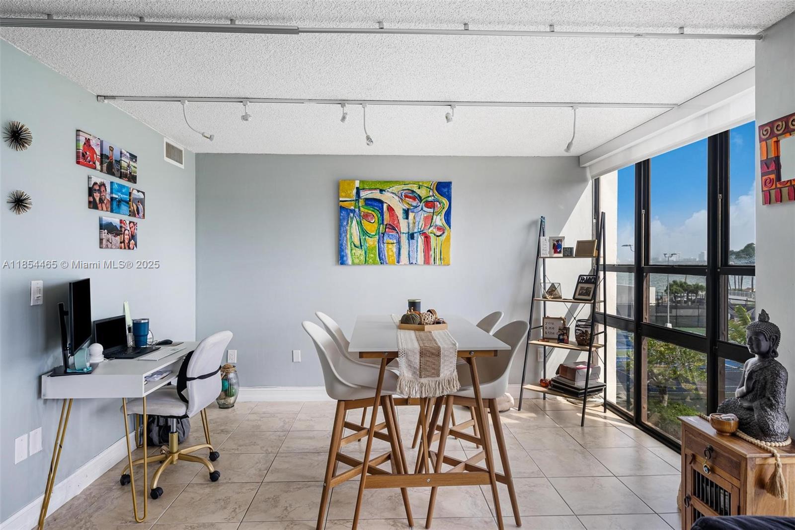 Building Photo - 600 NE 36th St