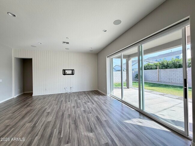 Building Photo - 10151 E Thunderbolt Ave