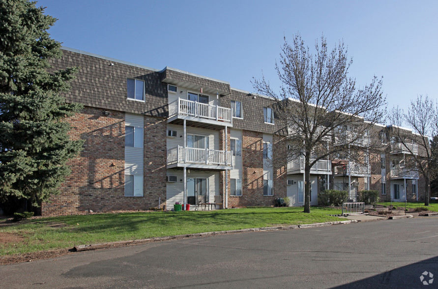 Primary Photo - River Garden Apartments