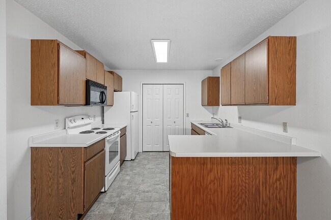 Building Photo - 1421 River View Ave